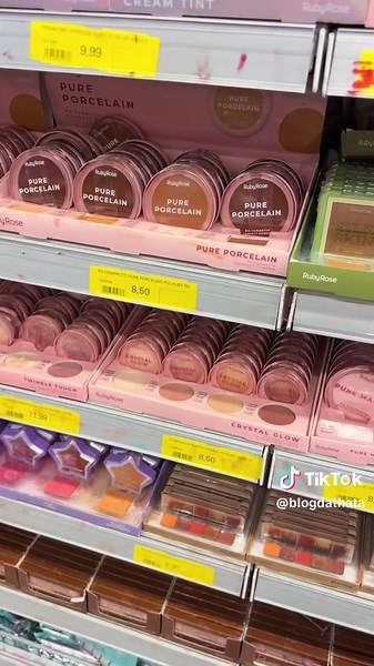 Ruby Rose: Testando Maquiagem na Armarinhos Fernando