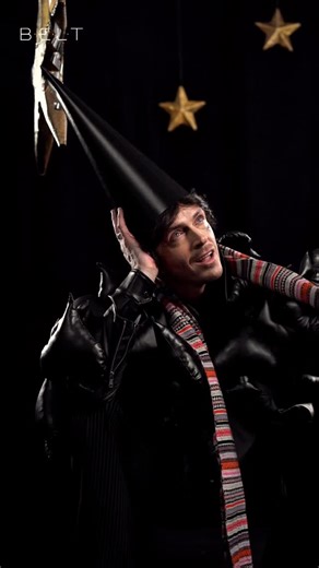 Арсений Попов on Instagram: "Сегодня.. ночью! #оставьтемнепеченьесмолоком #вместопеченьяможночипсы #вместомолокахмнувыпоняли #хотьбыпоняли @belt_app @belt_magazine Блин.. давайте, чтобы не ошибиться, напишем, что к чипсам из напитков подходит (только завуалируйте!)"