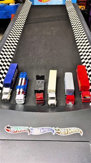 Hot Wheels Cars Treadmill Race Challenge