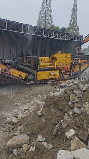 16K views · 157 reactions | Crawler impact crusher + crawler vibrating screen#crawlercrusher #impactcrusher #vibratingscreen | Henan Shikuang Technology Co., Ltd. | Facebook
