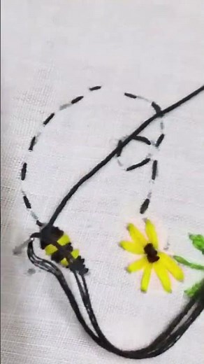 🐝 Honey Bee Flying Embroidery Design | Easy Hand Embroidery Tutorial