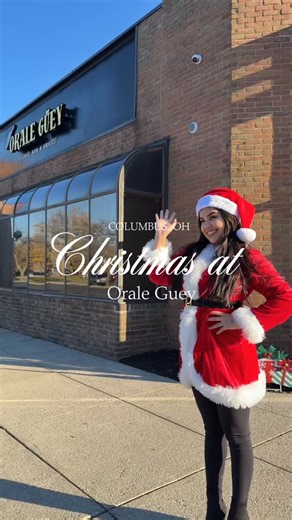 Òrale Güey | Authentic Mexican Brunch on Instagram: "It’s here! Christmas at Orale Guey! Enjoy our new winter menu additions: •Grinch Pancakes •Fresa con Crema Pancakes •Mexican Hot Chocolate •Guava Crepes & so much more! The Holiday Magic starts now✨ —— Siente la magia navideña en Orale Guey! 🎅🏼✨ Prueba nuestros nuevos favoritos de la temporada: • Pancakes Grinch 💚 • Pancakes de Fresas con Crema • Chocolate Mexicano calientito • Crepas de Guayaba Y muchos más! Empieza hoy mismo!🎅🏼 #columbu