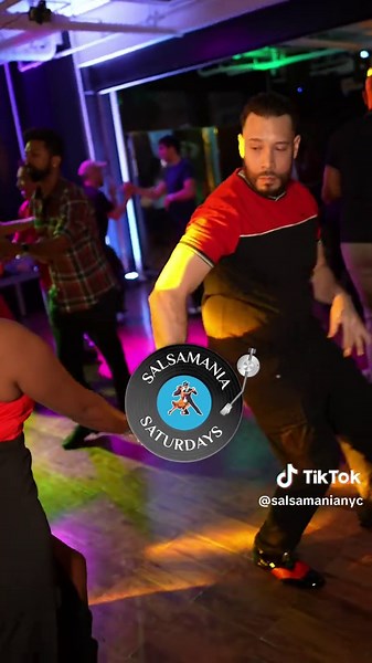 Happy Wednesday New York City ❤️‍🔥 Plans for Saturday yet? This weekend we dance Salsa Romántica in the heart of Manhattan — a night full of rhythm, romance, and amazing energy on the dance floor 💃🕺 Perfect for date night, meeting new people, or just coming out with the crew and enjoying great music all night long. 🎶 Salsa romántica sessions by DJ Alex El Maestro 🥁 Live percussion bringing extra sabor 💃 Beginner salsa class at 9PM by El Tiburón de Colombia — Jorge Riascos 🇨🇴 🌆 Easy acce