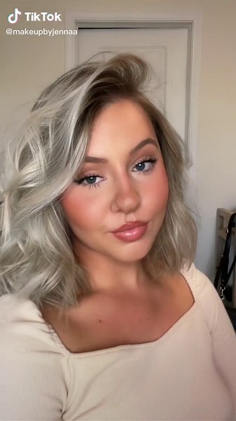 Stylish Summer Look with Effortless Hair Tips