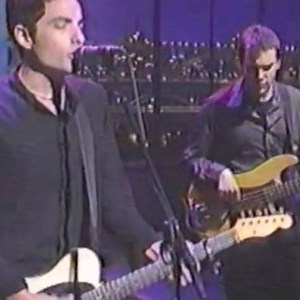 “And the same black line that was drawn on you was drawn on me, and now it's drawn me in. 6th Avenue heartache.” • Tonight’s (non grunge) 🚂Midnight Special🚂 is this 1996 performance of ‘6th Avenue Heartache’ by The Wallflowers. Frontman is Jakob Dylan, Bob Dylan’s son if you didn’t know! This song and Three Marlenas pop into my head from time to time. • #grungebible #NOTgrunge #thewallflowers Video credit: https://youtu.be/uLYmJBAE8Tw | The Grunge Bible