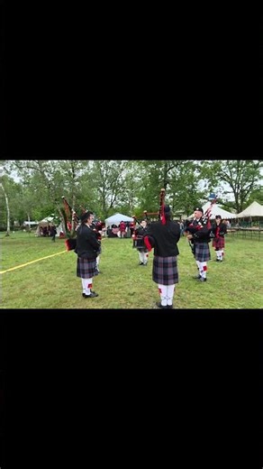 ジャンヌ・ダルク祭2026でひときわ輝いたバグパイプの生演奏。オルレアン包囲戦（1429年）でジャンヌと戦った兵士の内、なんと3分の１(約1000人) がスコットランドの兵士。仏ースコットランドの同盟