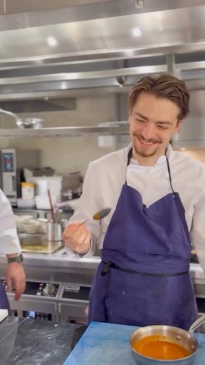 15K reactions · 1.9K shares |  La sauce barbecue maison de @lucasboisseau Echalotes, épices et une cuillère de miel… Le chef vous partage sa version maison, à tester chez vous. Parfaite pour vos légumes et grillades d’été, simple et pleine de caractère. Alors, vous essayez ?  #recette #saucebarbecue #chef #cuisine | Maison Lagure | Facebook