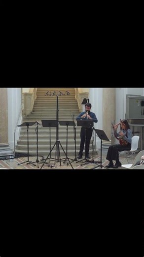 Gorgeous reconstruction of ancient Greek hexameter on aulos and lyre