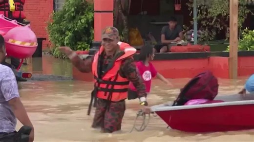 Floods force thousands to evacuate in Malaysia