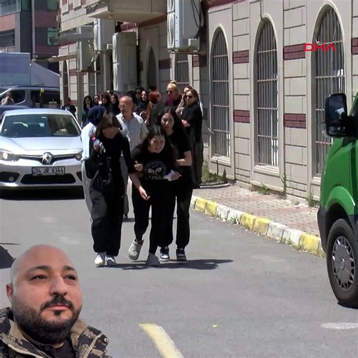 Bir de bu kıza sırf hesabını gizliden çıkardı diye prim kasıyor etkileşim kasıyor falan dediler, yazık günah el kadar çocuk yetim kaldı bir susun ya