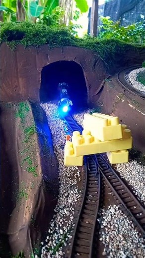 Miniature Train vs Yelow Block