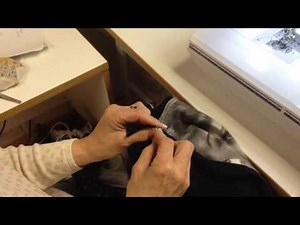 Londa teaches how to crochet a thread chain with your fingers!