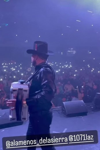 El Sinaloense: Los Alameños de la Sierra en Vivo