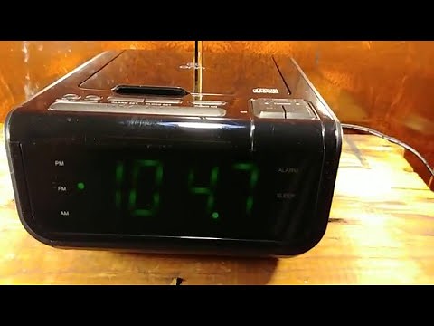 ONN ONA13AV502 CD ALARM CLOCK RADIO WITH 5V 1.0A USB DEVICE CHARGING PORT