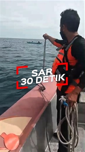 SAR 30 DETIK || KEMBALI 2 NELAYAN DISELAMATKAN BASARNAS TEROMBANG AMBING DI PERAIRAN DANAR KEI KECIL