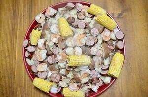 Authentic Cajun Louisiana Seafood Boil Recipe - Exploration America