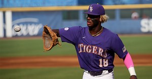 WATCH: LSU left fielder Tre' Morgan makes incredible diving catch at SEC Tournament
