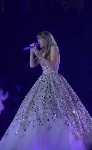 Taylor Swift Performs Enchanted for the First Time in Over a DECADE 😍