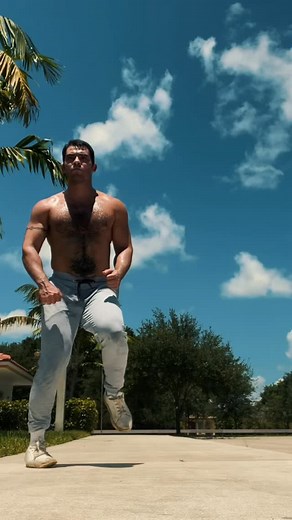 9.4K views · 822 reactions | Shaking off the rust with a classic ✨ It’s been over a week since I shuffled, so I felt a little heavy … but even 15 minutes of movement feels like magic. 睊 . . #shuffledance #dancer #sweatpants | Yanni De Melo | Facebook