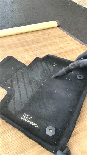 Nettoyage d’un tapis de sol de DS7 Crossback #nettoyageauto #lavageauto #detailing #carcleaning #carpetcleaning | Autotech