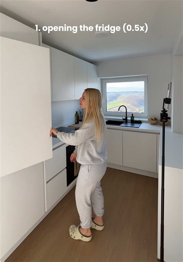 ✨ How I film this breakfast cooking video in under 60 seconds 🍳📱 Ever wondered how creators capture those aesthetic cooking shots when they’re filming alone? It’s actually way simpler than it looks. In this tutorial, I’m showing you exactly how I set up my phone, frame the shot, and film myself making breakfast (eggs) in less than a minute, with the final result at the end. No fancy camera. No complicated setup. Just a phone, different angles, and simple filming tricks that makes everyday mome