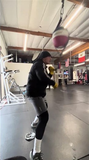 Double End Bag Training #boxing #training #doubleendbag #hardwork #speed #accuracy #motivation #work