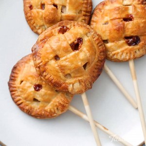 *Lattice* show you how it's done! Make Tastemade's Apple Pie Pops 👉 https://taste.md/2Dry6tA | Tastemade UK