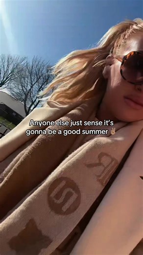 Katie-Anne Collins (@collins_jnr8)’s videos with Everywhere Fleetwood Mac Remix Ziggy in tha House - Ziggy in tha House