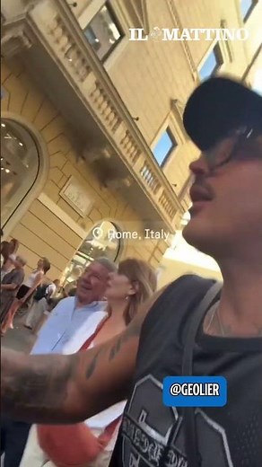 Geolier biking through the streets of Rome with Chiara Frattesi: "Ma'am, look ahead"