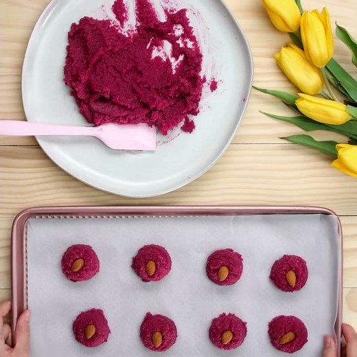 Chlorella Beet Almond Cookies