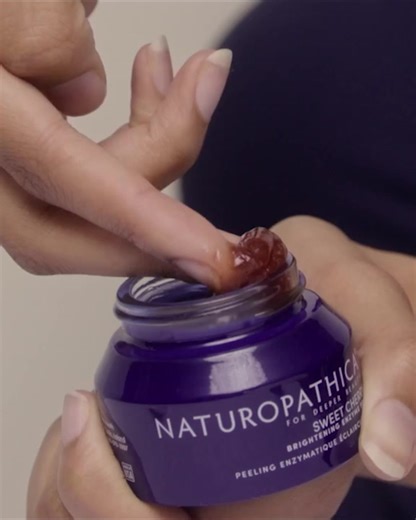 This exfoliating Cherry Enzyme peel helps brighten and smooth sun-damaged skin. Sweet Cherry Puree is a vitamin-rich anti-inflammatory while Resveratrol helps brighten and even skin tone.