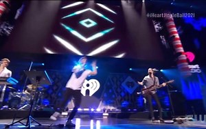 AJR- Way Less Sad iHeartRadio’s Jingle Ball 2021现场