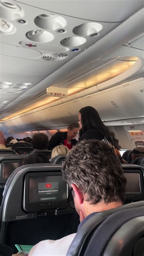 Passenger to Flight attendant in .5segs 🤪🤣 yuuuuhhh 💅🏽 #FYP #flightattendant #frontrunner #passengerprincess ✈️ 🦘