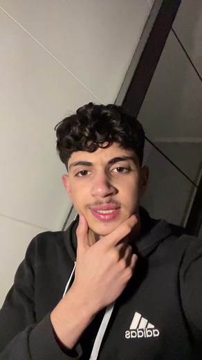 Nella Rose's Romantic Handstand Performance