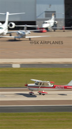 sk Airplanes on Instagram: "Cessna 172H Skyhawk | N2537L | Follow us for daily videos ✈ #propplane #aviation #generalaviation #propeller #cessna #cessnaaircraft"
