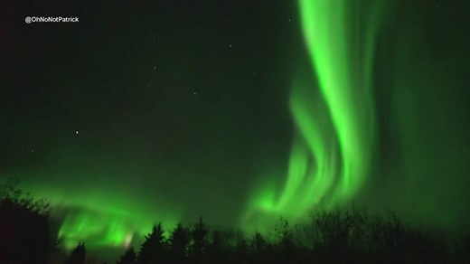 How the Northern Lights get their colors