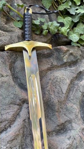 Hand-forged grooved blade inspired by Ertuğrul Gazi — crafted for collectors who value history.