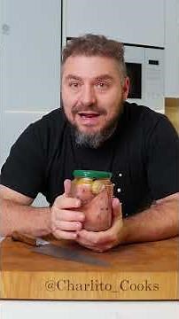 Sautéed red cabbage with garlic, chickpeas and pickled partridge.