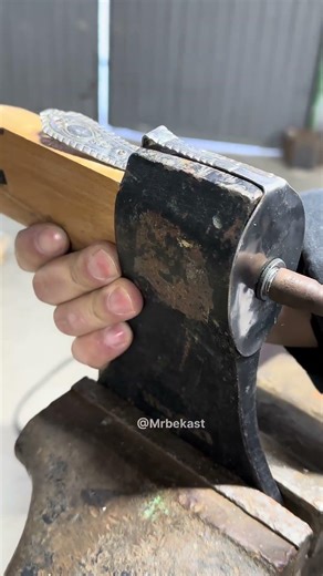 Method locks axe handle forever #shorts #tool