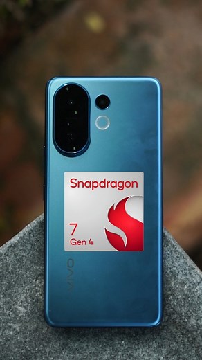 324K views · 1K reactions | Vivo T4 Pro launched in India  at ₹27,999 (8/128GB)  6.77" Quad-Curved AMOLED (2392×1080) ⚡ Snapdragon 7 Gen 4  50MP OIS Main (IMX882) + 50MP 3x OIS Periscope + 2MP bokeh | 32MP selfie  6500mAh + 90W charging  IP68/IP69 | 7.5mm slim, 192g  Funtouch OS 15 Available in 8/128GB, 8/256GB, 12/256GB. #vivoT4Pro #Vivo | Aapka Tech | Facebook