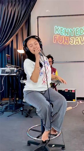 3 pemuda berbahaya on Instagram: ""Sudah" ini adalah salah satu lagu penutup akhir tahun 2025 yang akan rilis beberapa hari lagi dengan versi terbaru. #3pemudaberbahaya #inisingle3pemudaberbahaya #sudah"