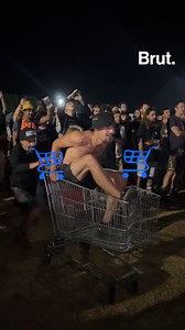 Brut a passé une nuit au camping du Hellfest. Après les concerts, les festivaliers y organisent les meilleures contre-soirées, et notamment le "brutal caddie". | Brut