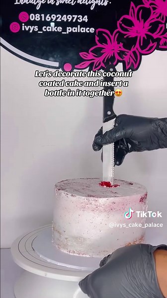 Happy Sunday🩷🌸 Need cake or pastries? Please message us on WhatsApp 08169249734 #creatorsearchinsights #ivys_cake_palace #cakevendorinajah #cakevendorinsangotedo #cakevendorinibejulekki #cakesinajah #coconutcoatedcake #bottlecake #bestcakeinlagosisland #bestcakeinajah