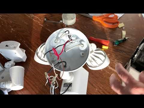 Replacing light bulbs on Ring FloodLight - flickering floodlights fixed