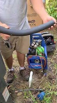 Proceso de soldar tubo de cobre aire acondicionado