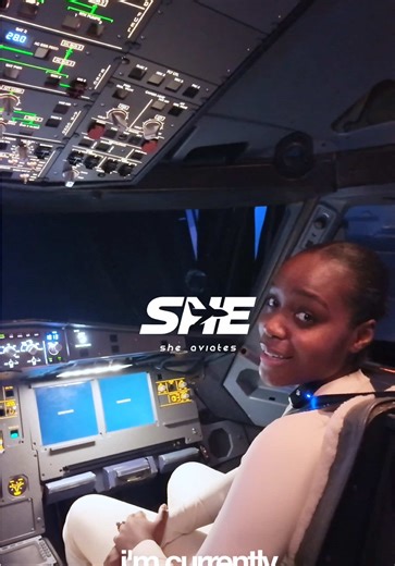 A320 Simulator Cockpit Overview: Essential Flight Instruments Explained 👩🏾‍✈️✈️ #aviation #sheaviates #womenpilot #pilot #a320