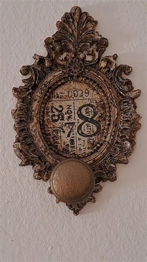 Pilar on Instagram: "Hace unos días os enseñaba un efecto superchulo a partir de acetato...aquí os muestro cómo queda de bonito cómo percheros individuales. Le damos un toque único a cualquier estancia y reciclamos plástico. En un par de días subiré el tutorial a mi canal de YouTube..quien quiera verlo tendrá que seguir estos pasos( tener paciencia que trabajo y a veces no puedo contestar al momento) ✨️ PARA ACCEDER AL VIDEOTUTORIAL⬇️ ✨️Seguirme en mis cuentas de Instagram y YouTube ( se comprob