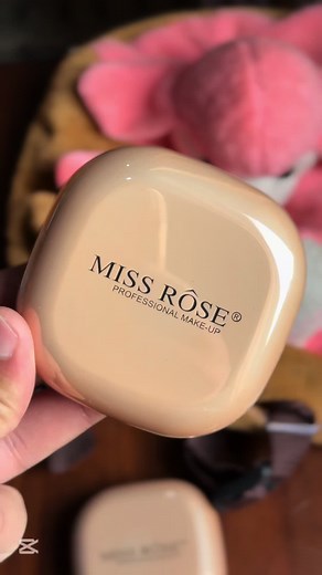 Compact Powder Review: Blendable & Convenient Shades