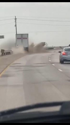 PPV_TAHOE on Instagram: "[News] Truck crash caught on video in Dallas, Texas near Keist Blvd last Thursday. 📸 @vq_abe | @dallastexas_tv"