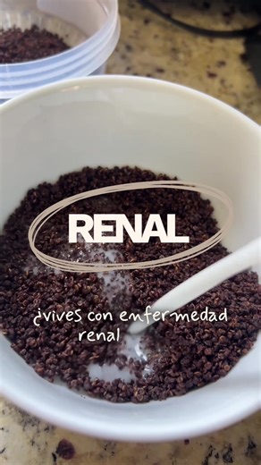 🍫✨ Choco Krispy de quinoa caseros Una opción crujiente para acompañar con bebida vegetal 🤍 ✔️ La quinoa aporta proteína vegetal, por lo que puede ser una excelente opción como parte del desayuno en pacientes renales sin diálisis. ✔️ En diálisis, puede complementarse con otras fuentes de proteína según sus requerimientos individuales 🩺 ✔️ Remojar y enjuagar la quinoa puede ayudar a mejorar sabor y digestibilidad. ✔️ Todo se recomienda confirmarlo de la mano de sus profesionales de la salud par
